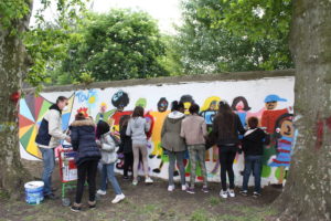 Graffitis citoyens par les enfants du CADA et du Mixcube